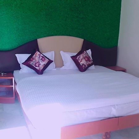 Paradise Hotel For Couples Mount Abu Esterno foto