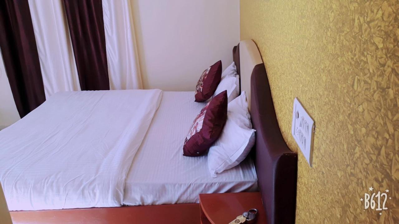 Paradise Hotel For Couples Mount Abu Esterno foto