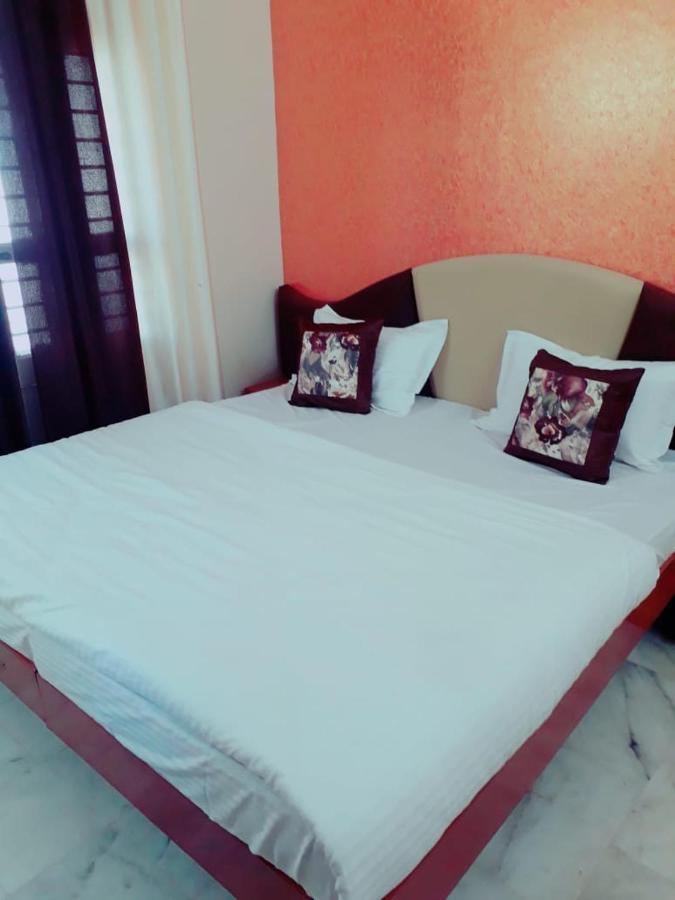 Paradise Hotel For Couples Mount Abu Esterno foto